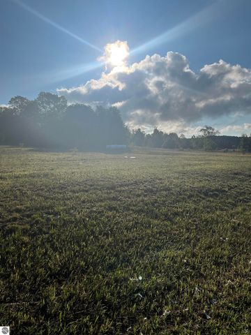 9261 Kingsfield Drive, Kingsley, MI 49649