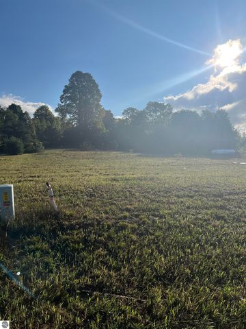 9261 Kingsfield Drive, Kingsley, MI 49649