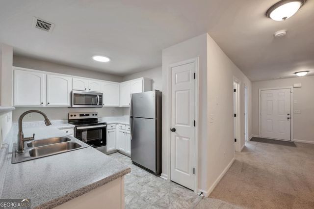 6338 Hickory Lane Circle, Union City, GA 30291