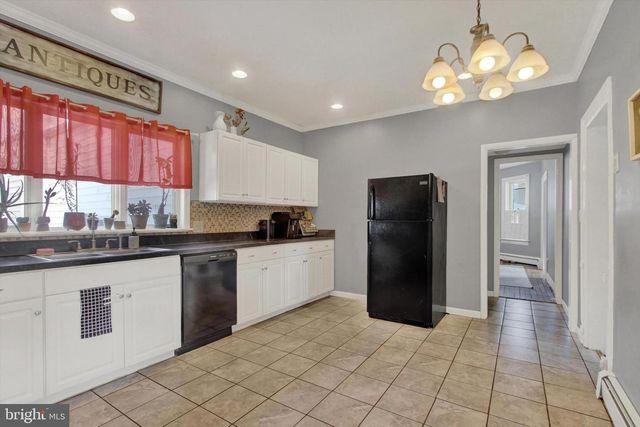 102 N QUEEN ST, Littlestown, PA 17340