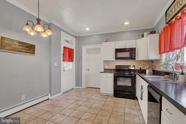 102 N QUEEN ST, Littlestown, PA 17340