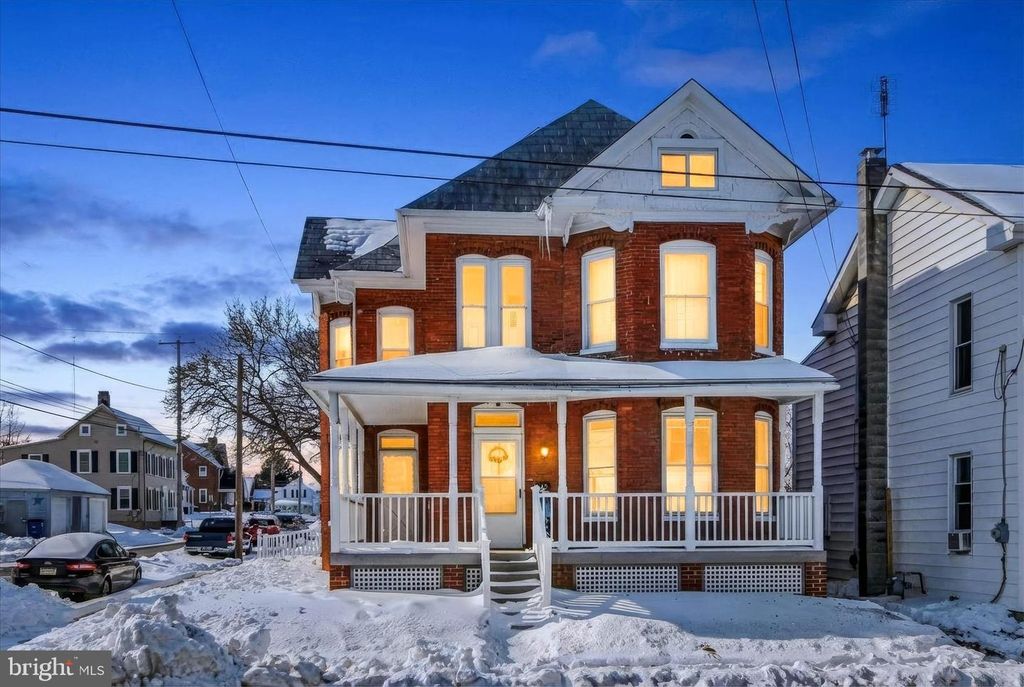 102 N QUEEN ST, Littlestown, PA 17340