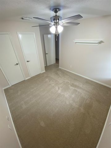 33 N Rain Forest Court, The Woodlands, TX 77380