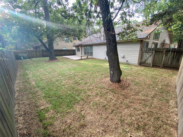 33 N Rain Forest Court, The Woodlands, TX 77380