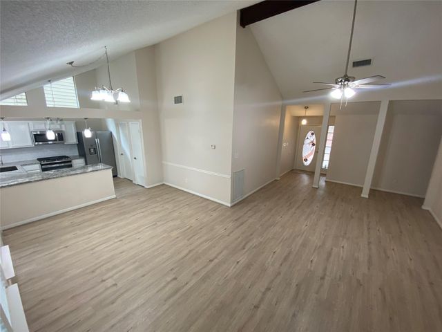33 N Rain Forest Court, The Woodlands, TX 77380