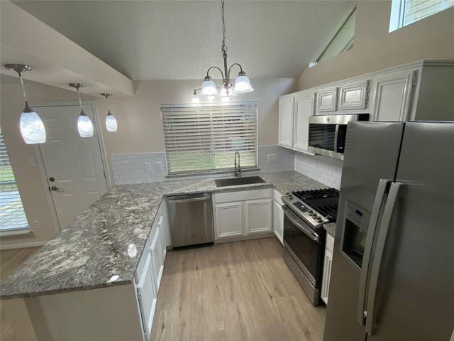 33 N Rain Forest Court, The Woodlands, TX 77380