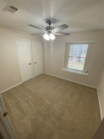 33 N Rain Forest Court, The Woodlands, TX 77380