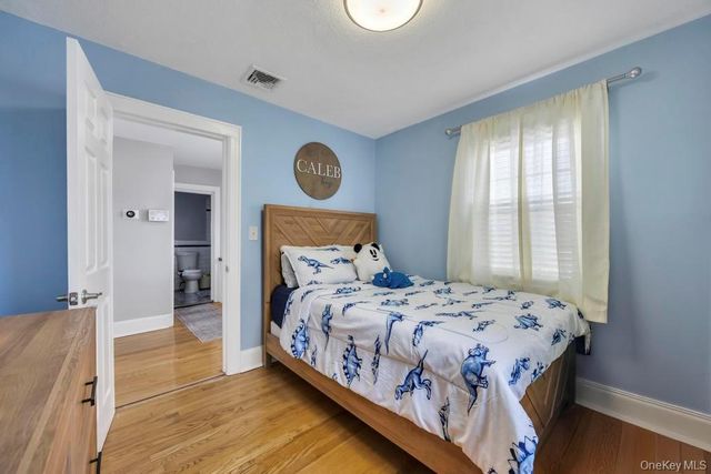 970 Benris Avenue, Franklin Square, NY 11010