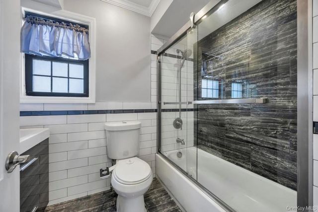 970 Benris Avenue, Franklin Square, NY 11010