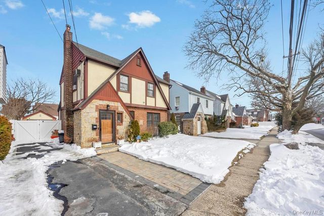 970 Benris Avenue, Franklin Square, NY 11010