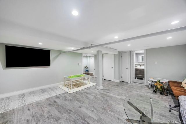 970 Benris Avenue, Franklin Square, NY 11010