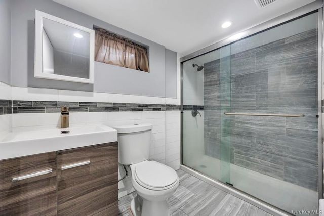 970 Benris Avenue, Franklin Square, NY 11010