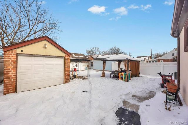 970 Benris Avenue, Franklin Square, NY 11010