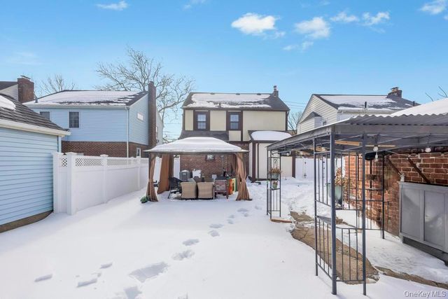 970 Benris Avenue, Franklin Square, NY 11010