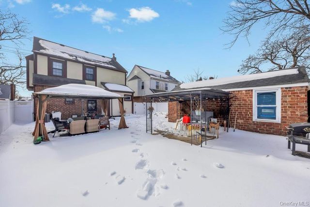 970 Benris Avenue, Franklin Square, NY 11010