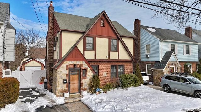 970 Benris Avenue, Franklin Square, NY 11010