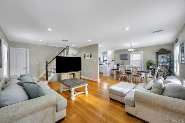 970 Benris Avenue, Franklin Square, NY 11010