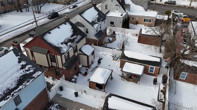 970 Benris Avenue, Franklin Square, NY 11010