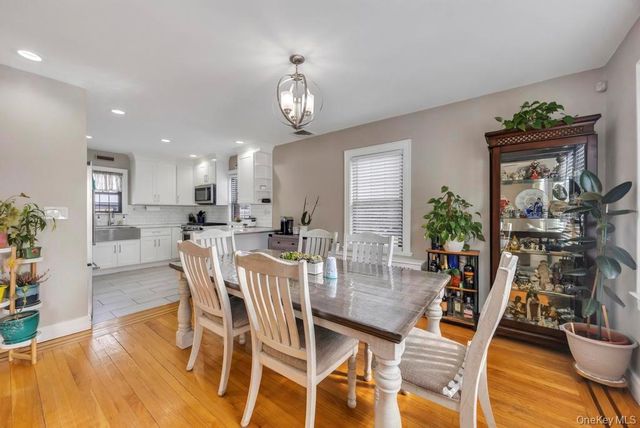 970 Benris Avenue, Franklin Square, NY 11010