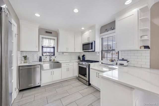 970 Benris Avenue, Franklin Square, NY 11010