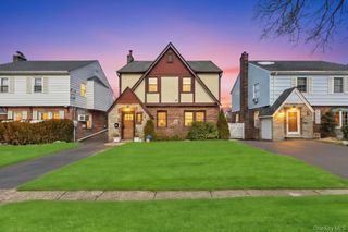 970 Benris Avenue, Franklin Square, NY 11010