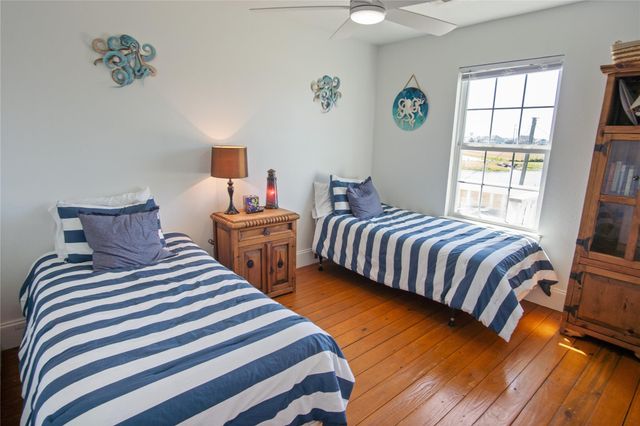 2371 Sandman, Crystal Beach, TX 77650