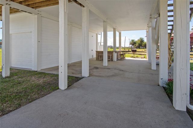 2371 Sandman, Crystal Beach, TX 77650