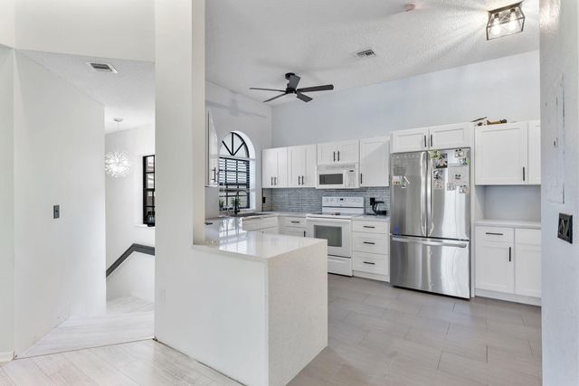 5139 Europa Drive O, Boynton Beach, FL 33437