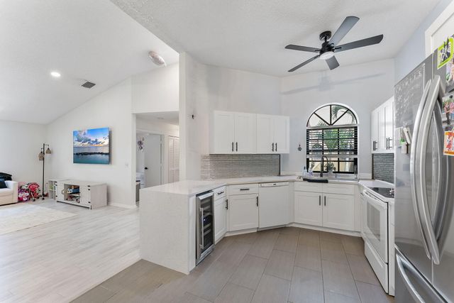 5139 Europa Drive O, Boynton Beach, FL 33437