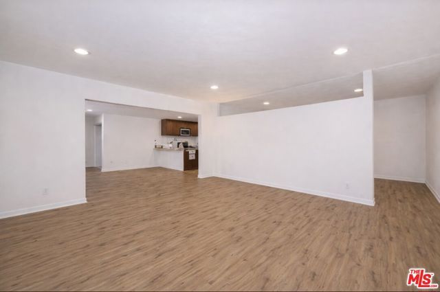 18530 Hatteras Street 130, Tarzana (los Angeles), CA 91356