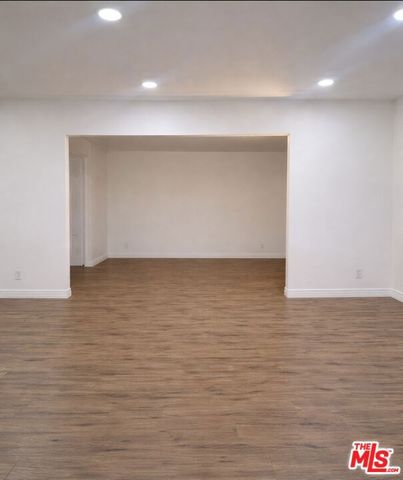 18530 Hatteras Street 130, Tarzana (los Angeles), CA 91356