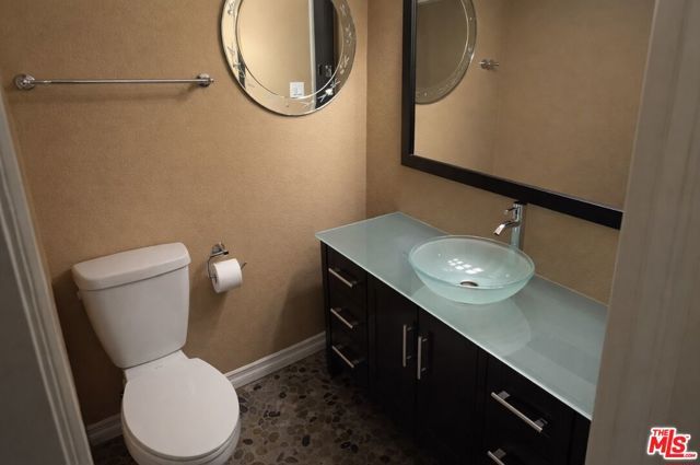 18530 Hatteras Street 130, Tarzana (los Angeles), CA 91356