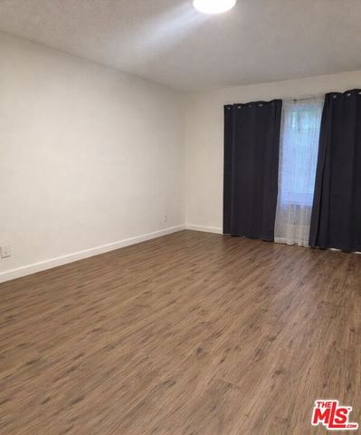 18530 Hatteras Street 130, Tarzana (los Angeles), CA 91356