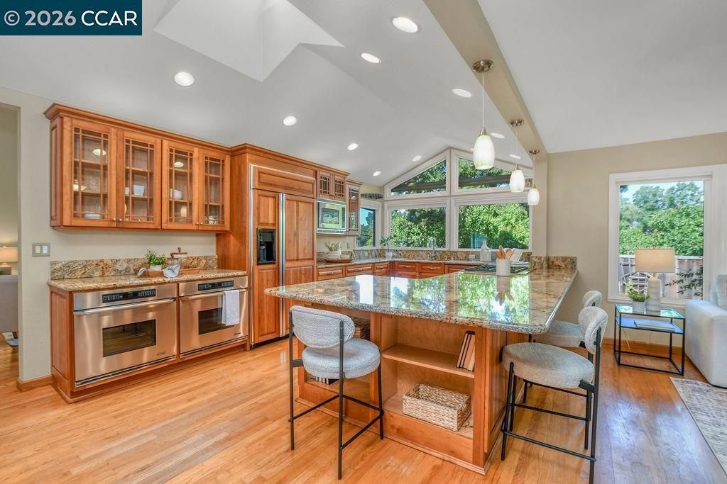 Image 11 of property listing at 403 Midway Place, Martinez, CA 94553