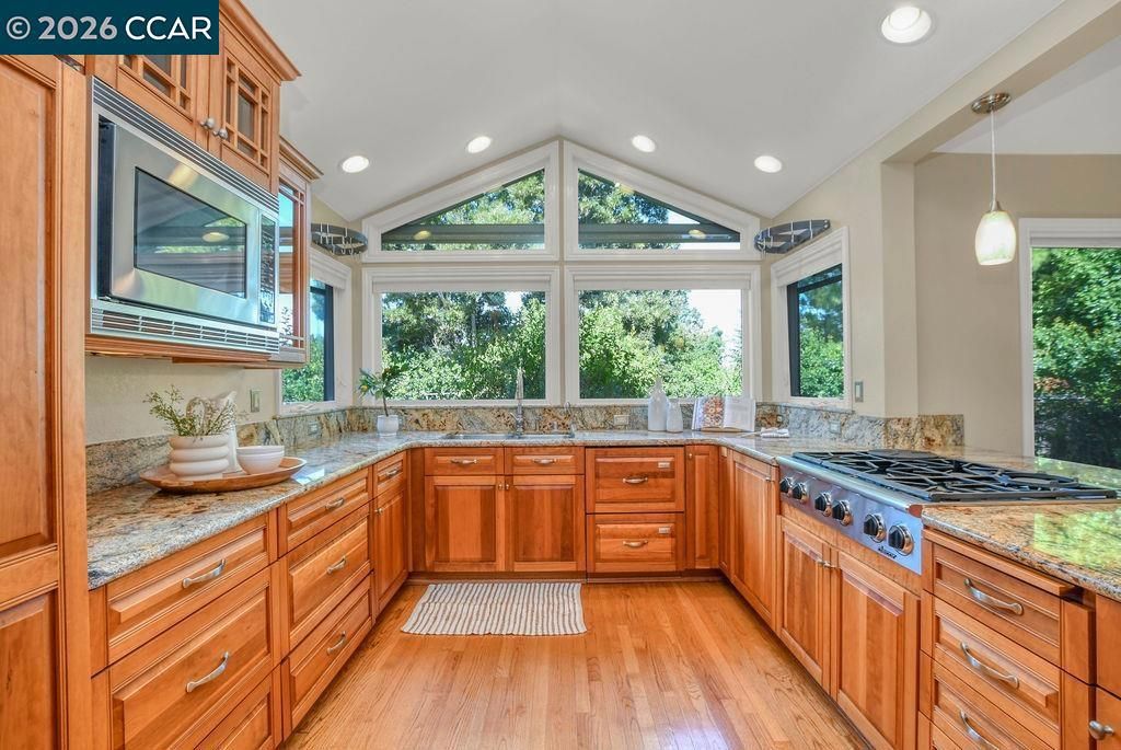 Image 12 of property listing at 403 Midway Place, Martinez, CA 94553