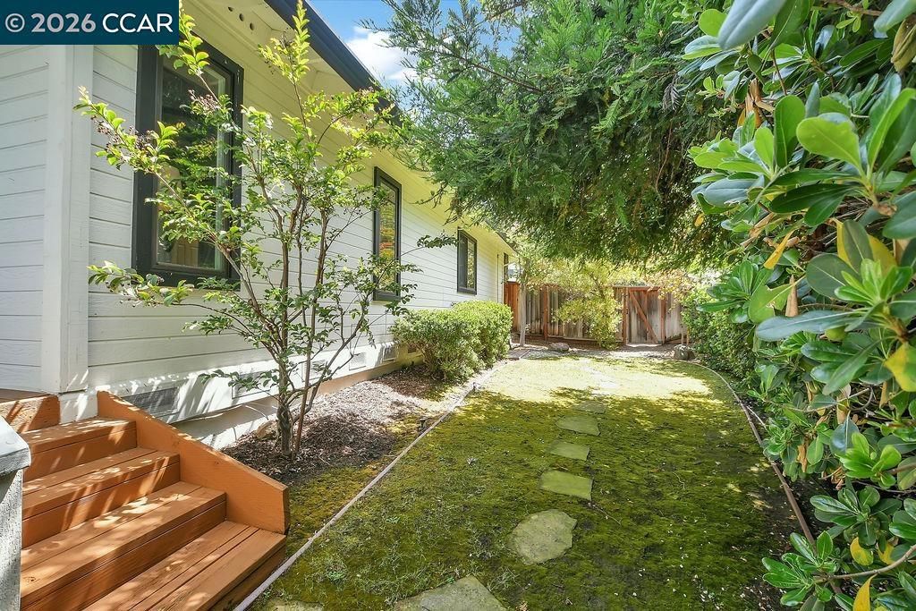 Image 52 of property listing at 403 Midway Place, Martinez, CA 94553