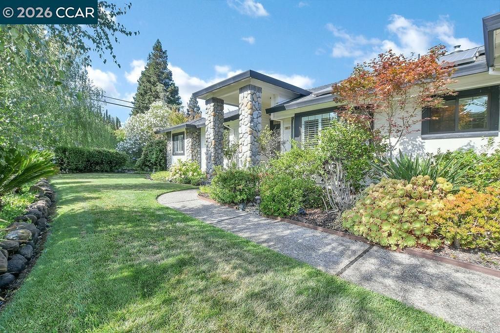 Image 6 of property listing at 403 Midway Place, Martinez, CA 94553