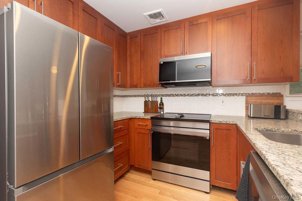 16 Top Of The Ridge A13, Mamaroneck, NY 10543 — photo 4