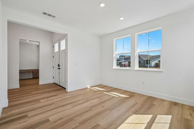 8963 Wickstrom Dr, Orangevale, CA 95662