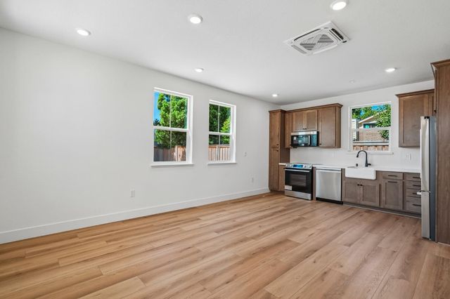 8963 Wickstrom Dr, Orangevale, CA 95662