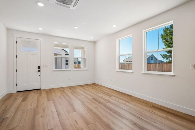 8963 Wickstrom Dr, Orangevale, CA 95662