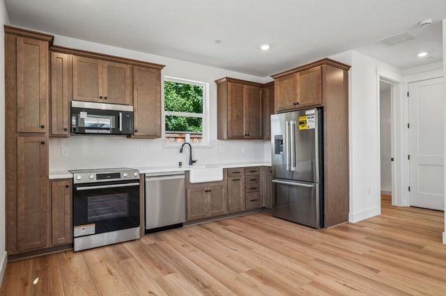 8963 Wickstrom Dr, Orangevale, CA 95662