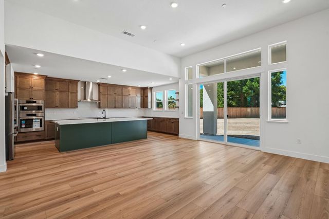 8963 Wickstrom Dr, Orangevale, CA 95662