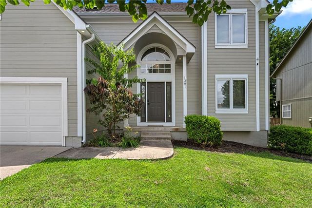 1301 12th Street, Lee's Summit, MO 64081
