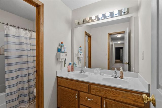 1301 12th Street, Lee's Summit, MO 64081
