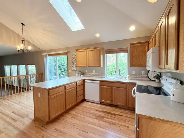 7321 W Kendick Ave, Nine Mile Falls, WA 99026