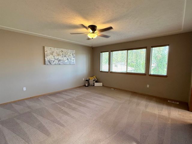 7321 W Kendick Ave, Nine Mile Falls, WA 99026