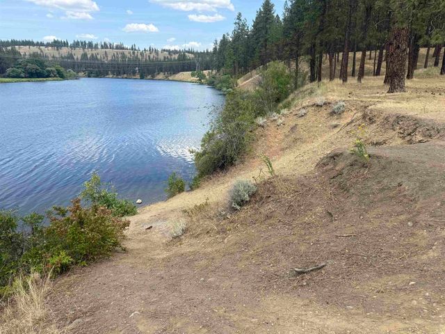 7321 W Kendick Ave, Nine Mile Falls, WA 99026