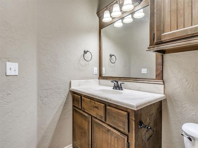 1808 NE 32nd Street, Moore, OK 73160