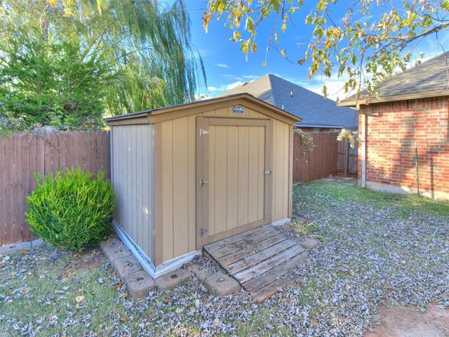 1808 NE 32nd Street, Moore, OK 73160